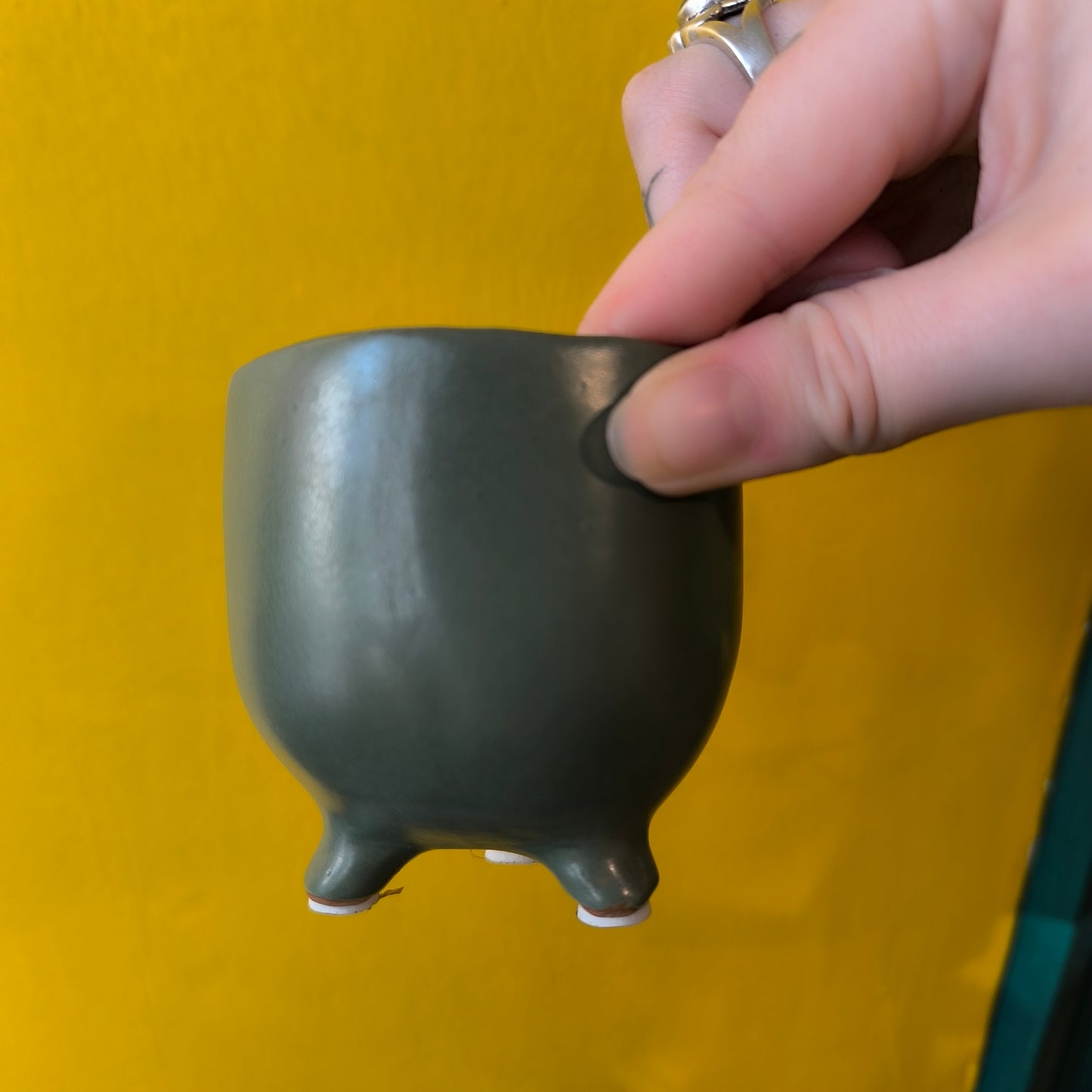 Pot - Elly with Feet